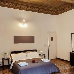Camera con letto king size