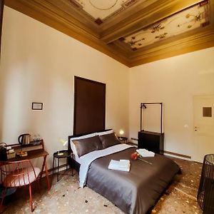 Camera con letto king size