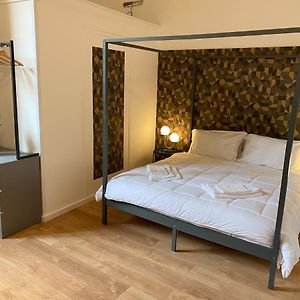 Camera standard con letto king size